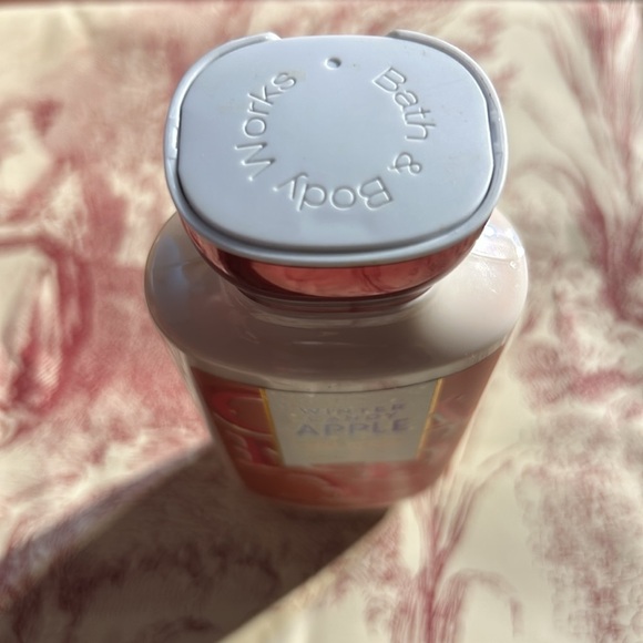 Winter Candy Apple Super Smooth Body Lotion With Shea Butter‎ BATH & BODY WORKS - Picture 6 of 8